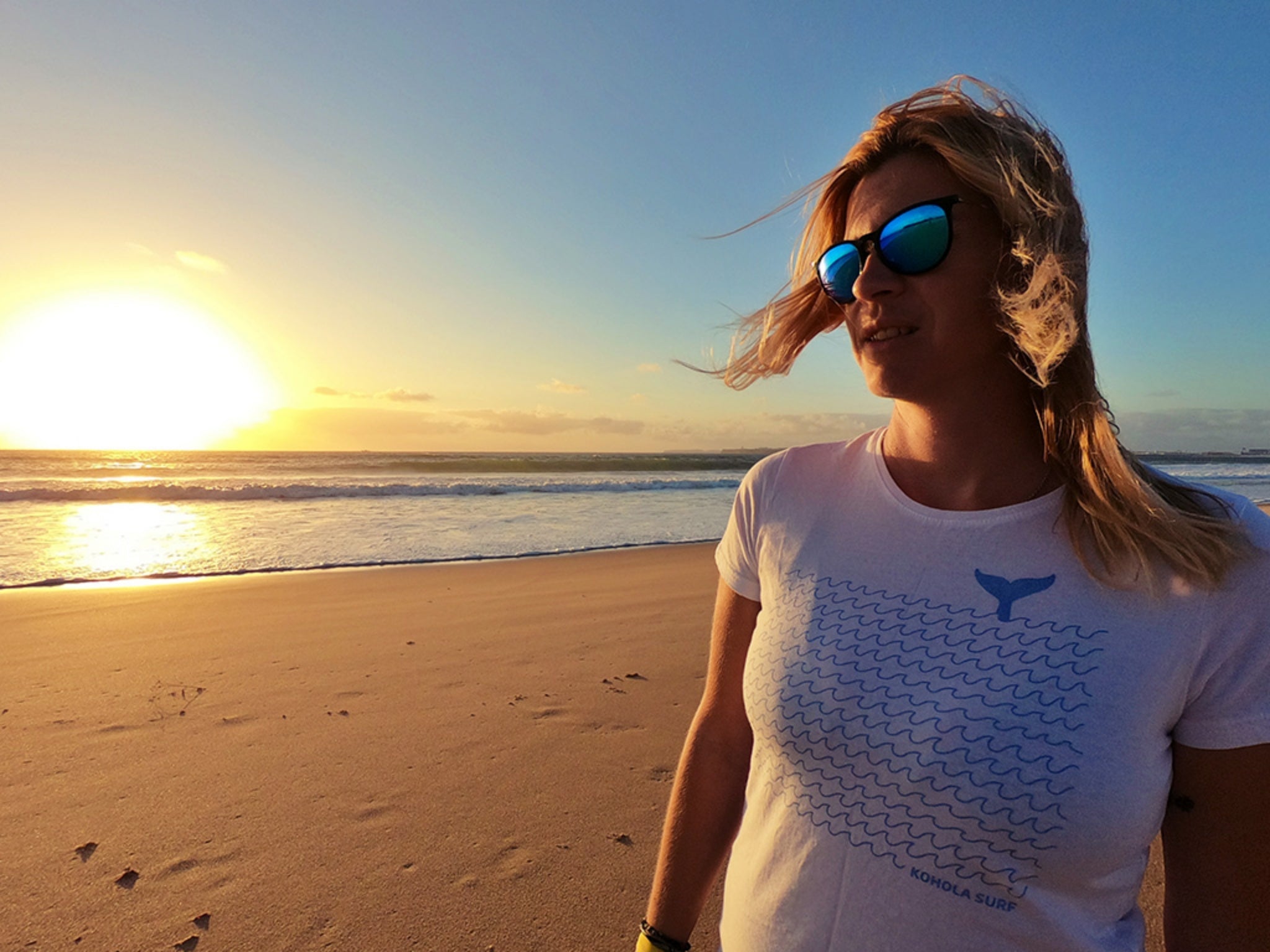 Whale & Waves Woman T-Shirt